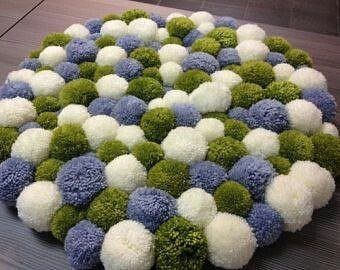 DIY Pom Pom Rug