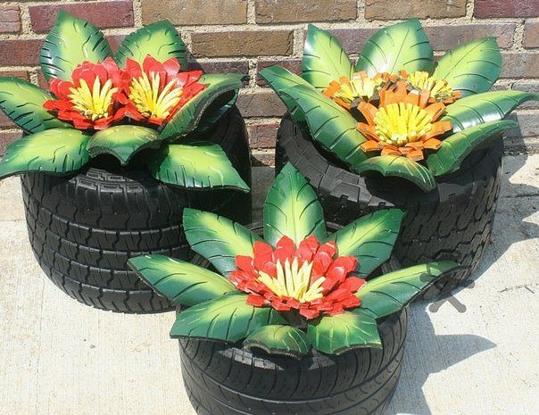 Flowers and flower beds of tires
