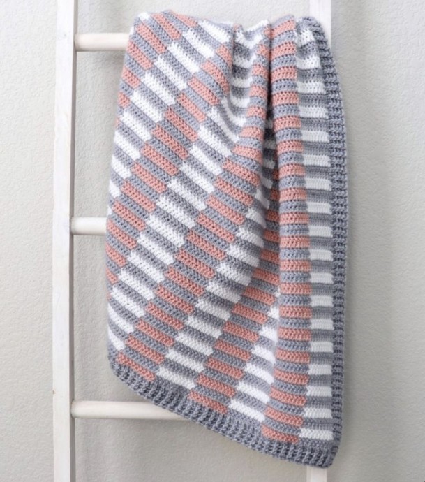 Simple Crochet Mini Half Stripe Baby Blanket