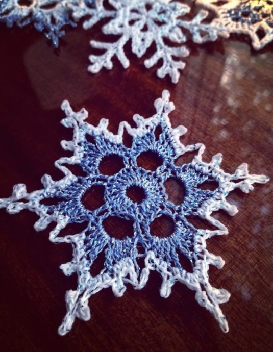 Create Beautiful Crochet Snowflakes with This Easy DIY Pattern Create Beautiful Crochet Snowflakes with This Easy DIY Pattern