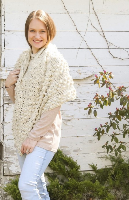 Master the Art of Crocheting a Stylish Super Wrap for Yourself or as a Gift Master the Art of Crocheting a Stylish Super Wrap for Yourself or as a Gift