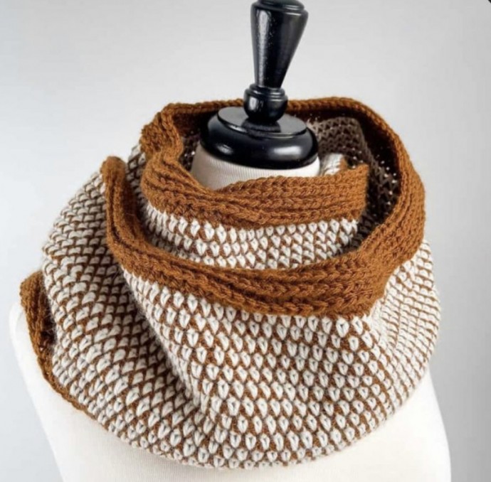 Crochet a Beautiful Infinity Scarf
