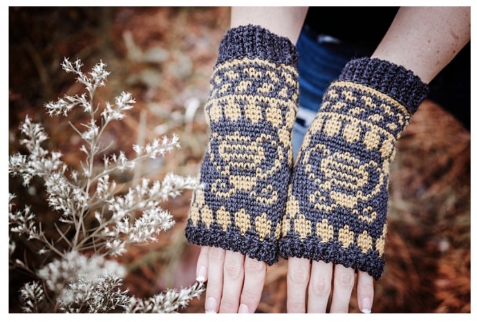 DIY The Bee Fingerless Mittens