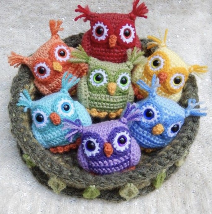 Create Adorable Nesting Rainbow Owls: A Crochet Project with Materials and Instructions