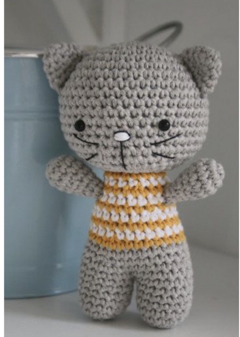 DIY Small Cat with Joined Legs