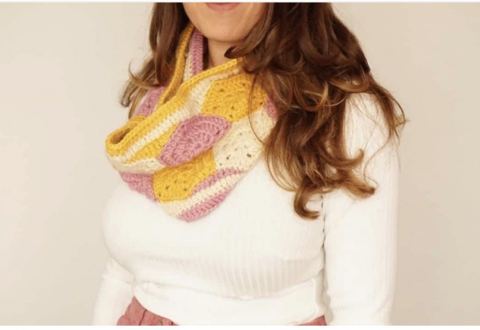 Granny Hexagon Crochet Cowl