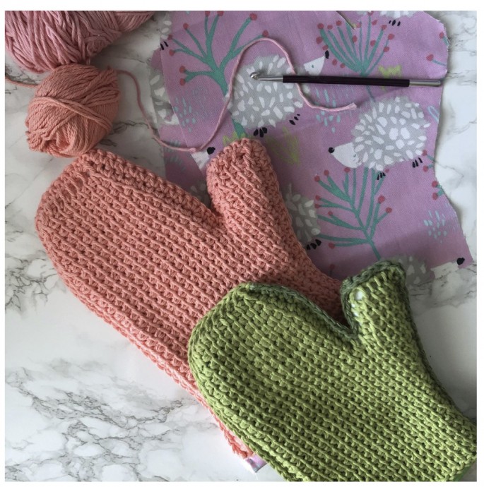Enhance Your Kitchen with Hand-Crafted Crochet Oven Mitts Enhance Your Kitchen with Hand-Crafted Crochet Oven Mitts