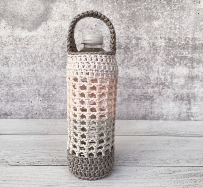 Create a Stylish and Functional Easy Crochet Water Bottle Holder for Summer Days