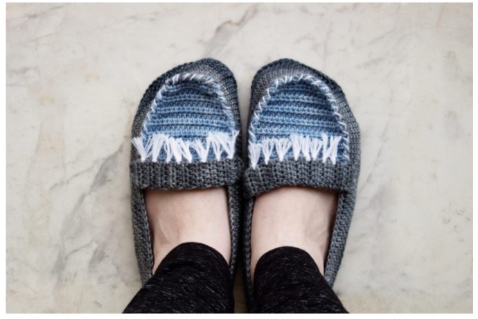 Free Crochet Pattern for Comfy and Trendy Moccasin Slippers: A DIY Project Free Crochet Pattern for Comfy and Trendy Moccasin Slippers: A DIY Project