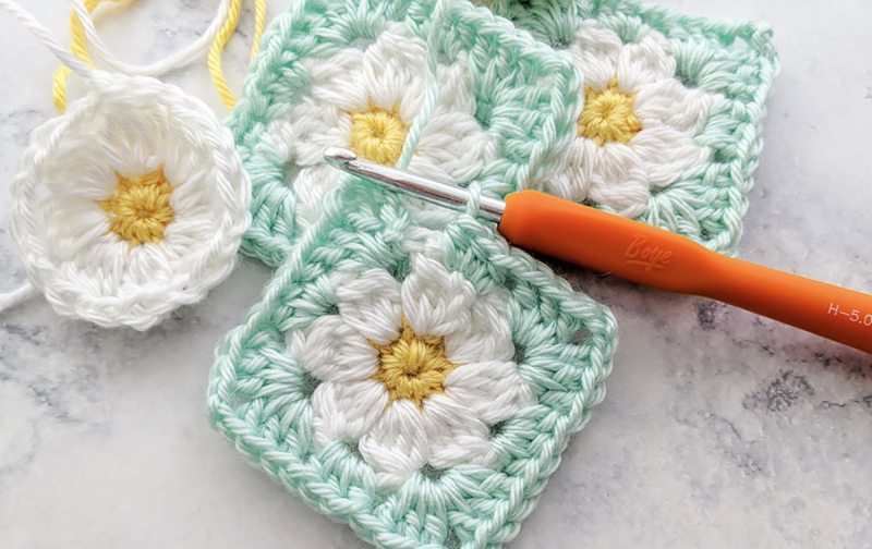 Crochet Motifs: Dainty Daisy Granny Square