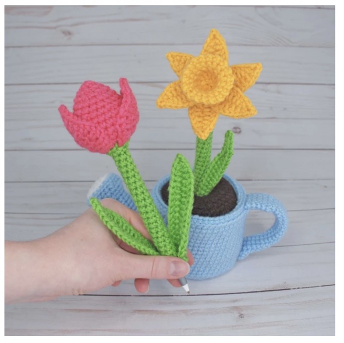 May Flowers Pen Amigurumi