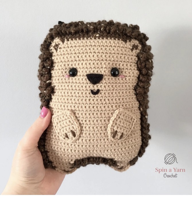 Make a Chubby Hedgehog Amigurumi