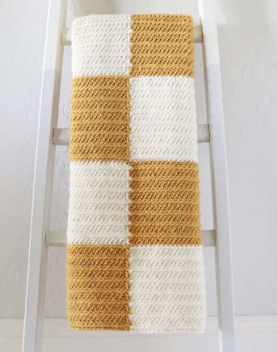 Create a Beautiful Two-Color Blanket with a Chessboard Design for Your Home Create a Beautiful Two-Color Blanket with a Chessboard Design for Your Home