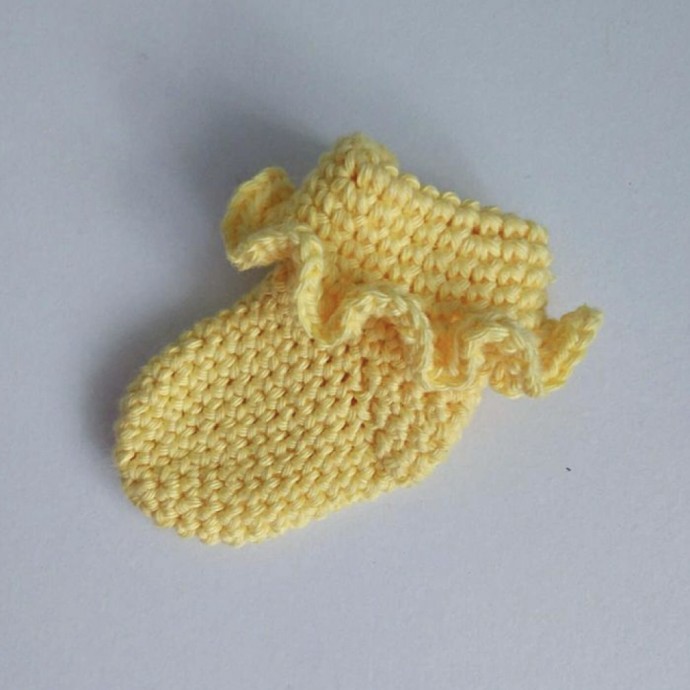 Create Adorable Frilled Newborn Socks: A Beginner's Crochet Guide Create Adorable Frilled Newborn Socks: A Beginner's Crochet Guide