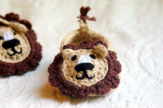 Helping our users. ​Crochet Lion Booties.