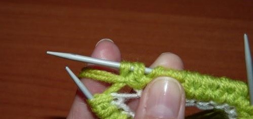 Complete Knitting Instructions for a Beautiful Hat Using Light-Green Yarn Complete Knitting Instructions for a Beautiful Hat Using Light-Green Yarn