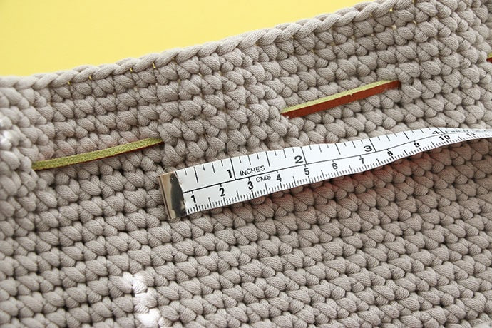 Helping our users. ​Crochet Buckle Bag.