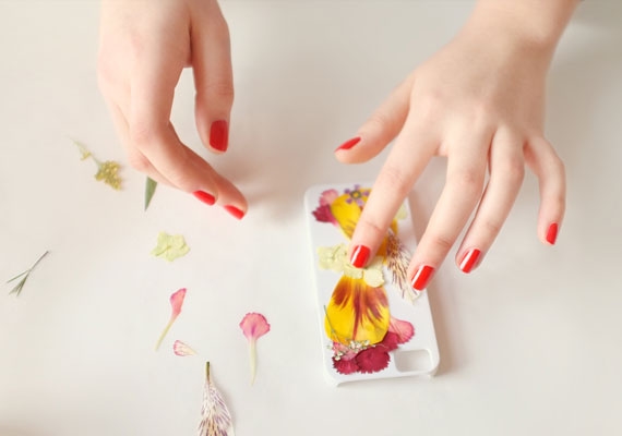 ​Hand-made Phone Case With Pressed Flowers