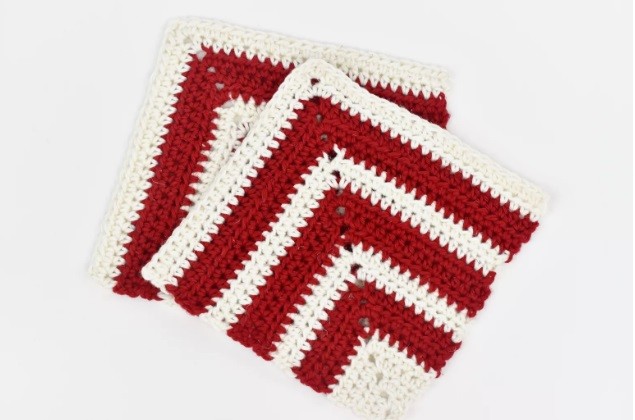 Helping our users. ​Double-Colored Crochet Pot-Holder.