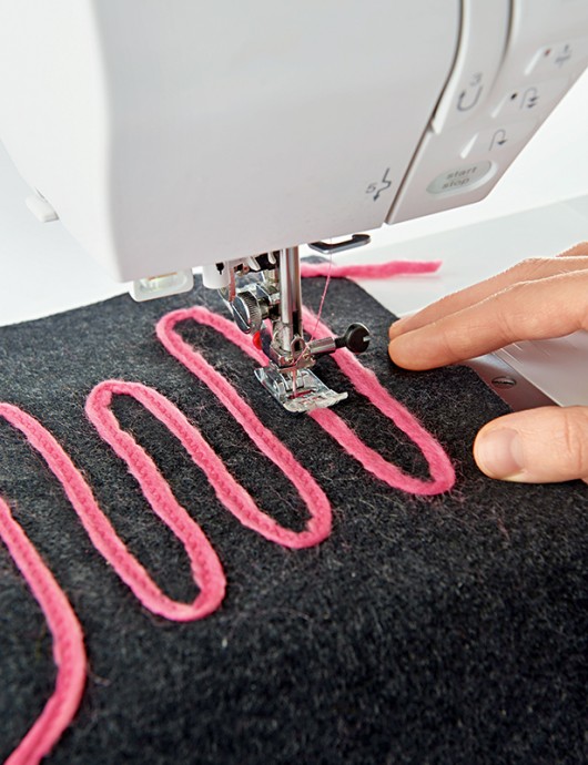 How to Decorate Your Clothes with Yarn How to Decorate Your Clothes with Yarn