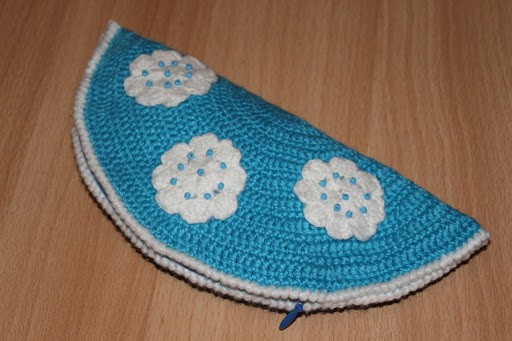 Inspiration. Knit and Crochet Beauty Bags.