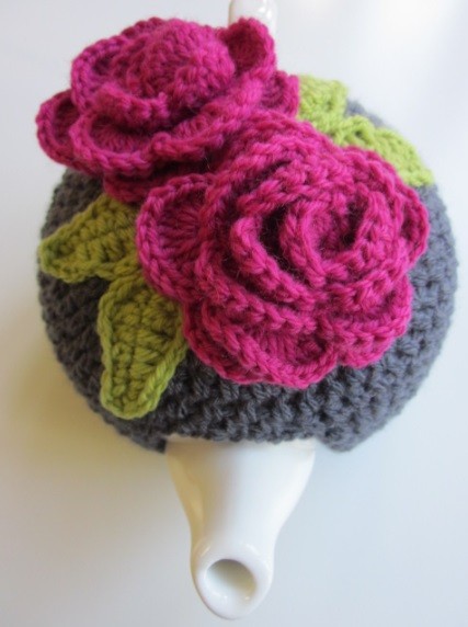 Helping our users. ​Crochet Teapot Cover with Roses.