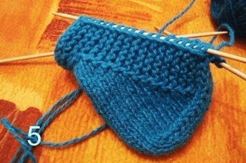 Helping our users. ​Knit Slippers without Seams.