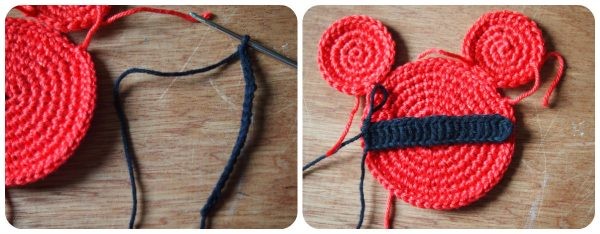 ​Crochet Christmas Mickey Mouse