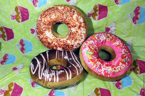 ​Doughnut Cushion