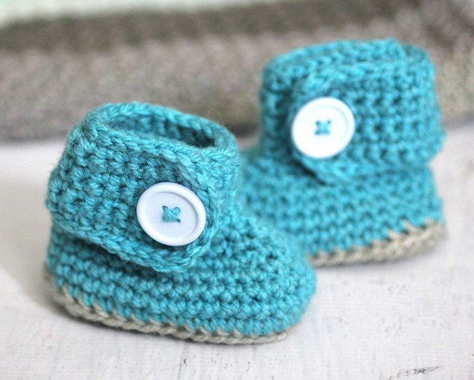 Helping our users. ​Crochet Set of Baby Booties and Blanket.
