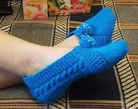 Helping our users. ​Knit Slippers without Seams.