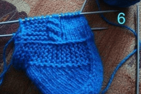 Helping our users. ​Knit Slippers without Seams.