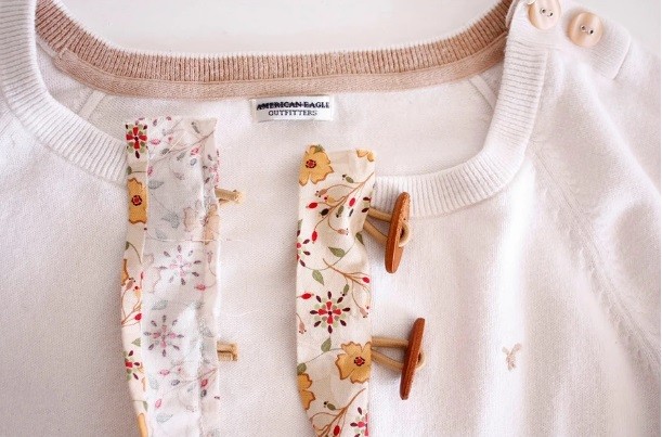 Complete Guide to Sewing an Upgraded Jumper with Fabric Stripes and Buttons Complete Guide to Sewing an Upgraded Jumper with Fabric Stripes and Buttons
