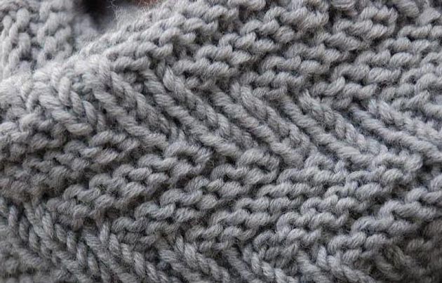 ​Fishbone Knit Cowl