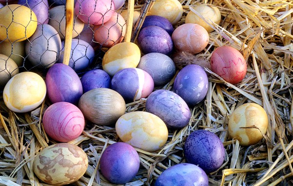 Easter Inspiration. Ways of Coloring Eggs for Easter.