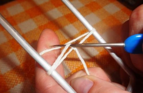 One Stitch Pattern on "U" Piece of Wire One Stitch Pattern on "U" Piece of Wire
