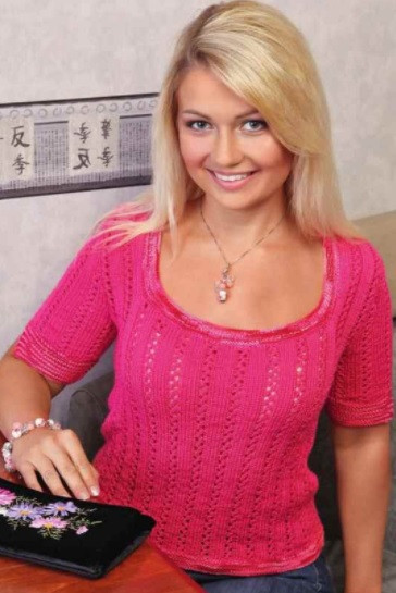Complete Knitting Instructions for a Stylish Garment Using Adelia MIA Yarn