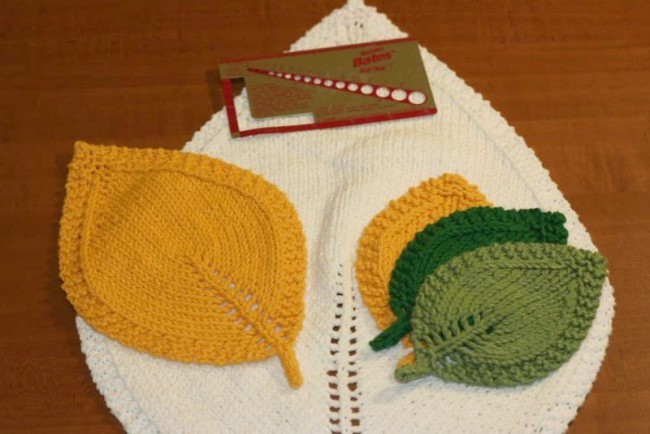 Helping our users. Knit Leaf Coaster/Oven cloth/Dish cloth.