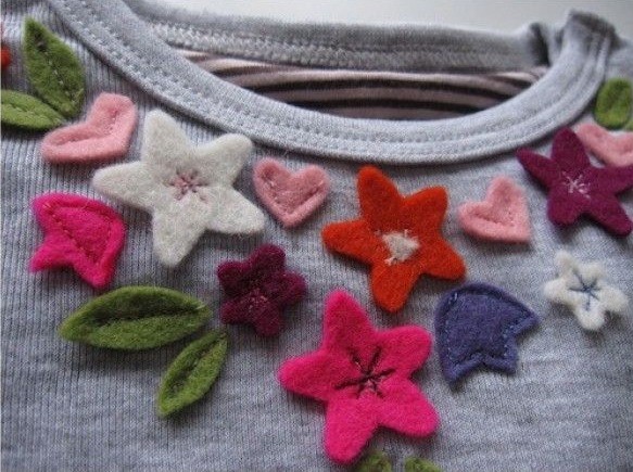 Pullover with Felt Decoration Pullover with Felt Decoration