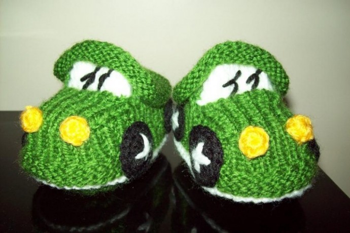 Creative Knitting Instructions for Adorable Booties with Colorful Details Creative Knitting Instructions for Adorable Booties with Colorful Details