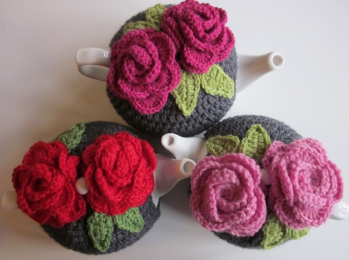 Helping our users. ​Crochet Teapot Cover with Roses.