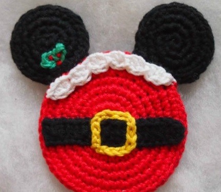 ​Crochet Christmas Mickey Mouse