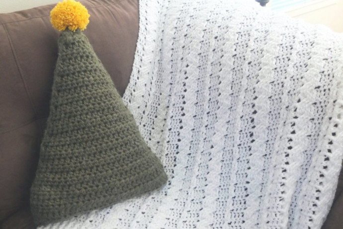 ​Crochet X-Mas Tree Pillow
