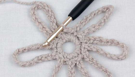 Complete Guide to Crochet a Beautiful Beige Shawl with Motif Patterns Complete Guide to Crochet a Beautiful Beige Shawl with Motif Patterns