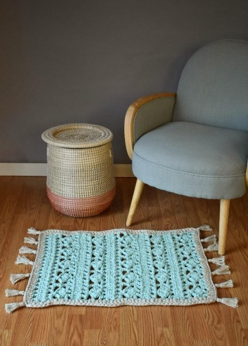 ​Crochet Rug with Tassels