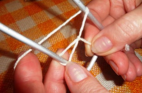 One Stitch Pattern on "U" Piece of Wire One Stitch Pattern on "U" Piece of Wire