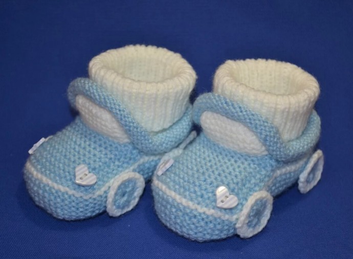 Creative Knitting Instructions for Adorable Booties with Colorful Details Creative Knitting Instructions for Adorable Booties with Colorful Details