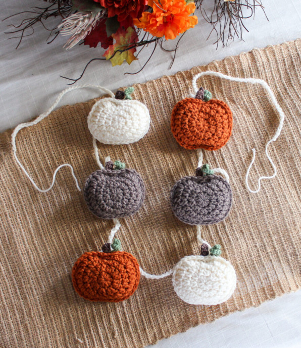 ​Crochet Pumpkin Garland