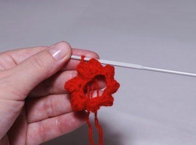 Complete Guide to Crochet a Charming Strawberry Oven Cloth with Leaves Complete Guide to Crochet a Charming Strawberry Oven Cloth with Leaves