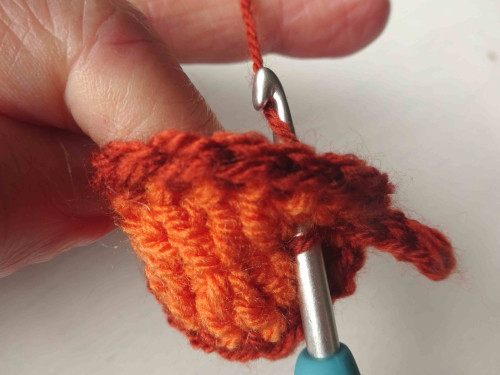 Helping our users. ​Crochet Leaves and Acorns Garland.